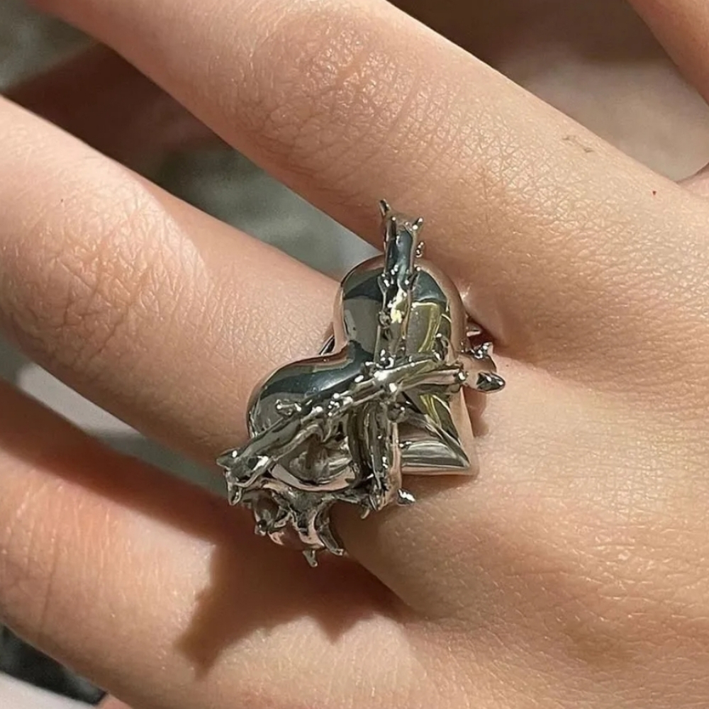 🖤🌹 Heart of Thorns Adjustable Charm Ring